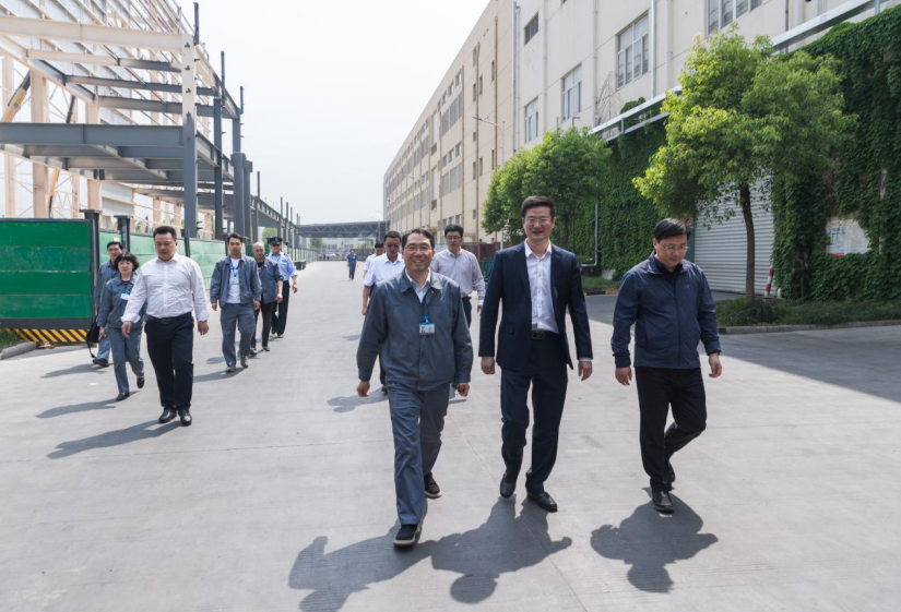 泰州區委劉劍波書記一行檢查海陽科技安全、 環保工作，慰問看望勞模